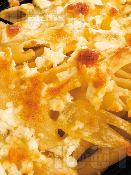 Гратен от пилешко филе и макарони с кашкавал, сирене и сметана на фурна - снимка на рецептата